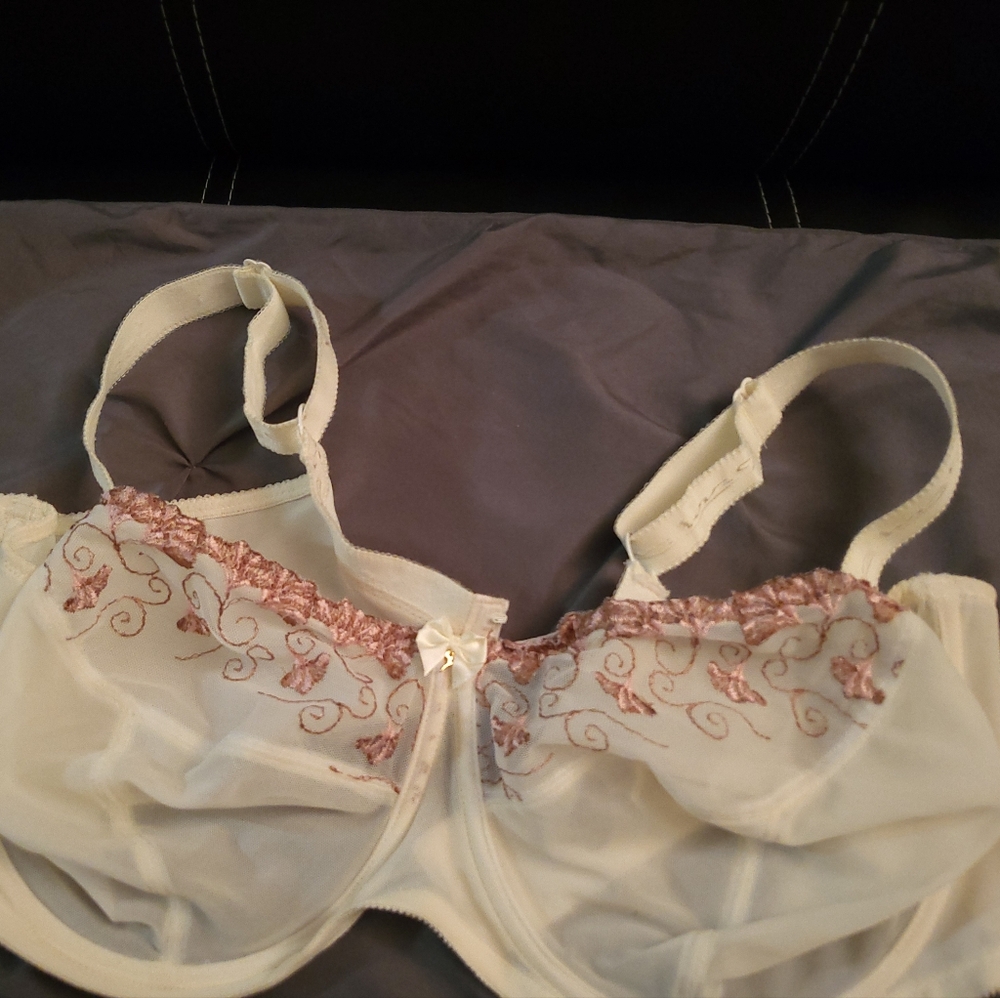 42 G, Off White, Full Coverage Bra
